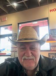 Piano player's last name in the saloon show 2008-2010?