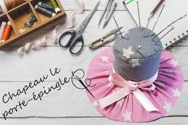 Dessine Ta Guenille Qui Porte Le Chapeau Mon Porte Epingle Place Card Holders Card Holder Place Cards