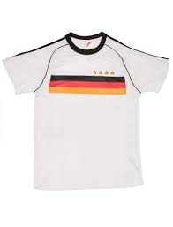 Ein deutschland trikot ist für viele enthusiastische fußballer und vor allem fans der deutschen nationalmannschaft ein beliebter artikel. Deutschland Fan Trikot Fur Die Wm Oder Em Kaufen Deiters