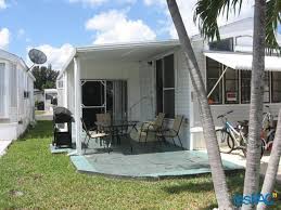 Maison Mobile A Louer A Fort Lauderdale Au Twin Lakes Travel Park A Partir Du 1 Decembre Au 31 Mars 2018 Le Parc Est Compose A Outdoor Decor Patio Home Decor