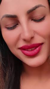 Coroa Bonita: Sorriso Hipnotizante e Charmoso