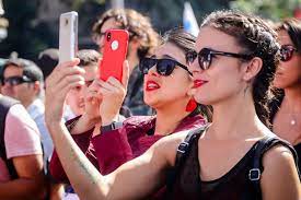 Maybe you would like to learn more about one of these? Karol Cariola Compartio Video Con Camila Vallejo Vacunandose