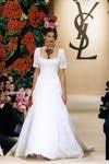 Il modello più adatto a te è scegli tra oltre 8.000 vestiti da cerimonia, catalogati per stilista, collezione, tipologia, e scopri le ultime tendenze. Yves Saint Laurent 17 Wedding Dresses Da Ispirazione Vogue Italia