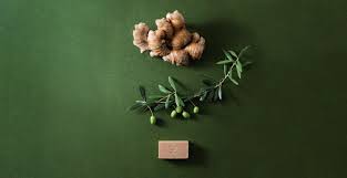 潤いあふれる天然の泡立ちと生姜の香り 顔と体に使える国産無添加石けんです すっきり洗浄し しっとり肌に整えます オリーブ石けんの伝統に 生姜と非加熱製法を採用 乾燥肌 敏感肌 年齢肌に 生姜が肌を清潔に整え 生姜アロマが肌と心をほぐします 石けん