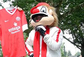 Masca ‚hexe') bezeichnet zumeist einen glücksbringer. Kolumne Der Wortpiratin Zotteliger Ganzkorperplusch Als Glucksbringer