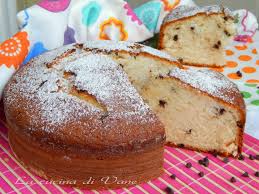 Provatela a colazione o a merenda, sentirete che buona. Torta Albumi Yogurt E Gocce Di Cioccolato Sofficissima