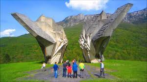 Obuhvata šire područje rijeke sutjeske uključujući strogo zaštićeni rezervat perućicu, kao i dijelove planina maglića, volujaka. Tjentiste Nacionalni Park Sutjeska R Srpska Youtube