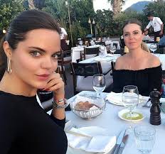 Anne Kiz Pozu Bir Zamanlar Cukurova Nin Basrol Oyuncusu Hilal Altinbilek Ann En 2020