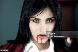 Mor Göz Iris Kan Ağlayan Kadın Vampir Stok Fotoğraflar & Kan'nin Daha Fazla  Resimleri