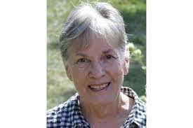 Beth Daggett's Instagram, Twitter & Facebook