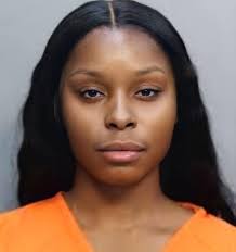 YALL READ ABOUT THIS: 🚨🔪 “CALL ME CHUCKY.” WOMAN STABS HER FRIEND, THEN  GOES LIVE TO BRAG ABOUT IT 💻🔥 📍 Miami, Florida — July 15, 2025 🤯  29-year-old Shakia Jenkins is