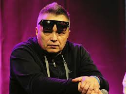 Zygmunt muniek staszczyk (born november 5, 1963 in częstochowa) is a polish vocalist, founder, bandleader, and initially also bassist of t.love. Muniek Pozycz Muniek Pozycz Jak Zaczynal Lider T Love