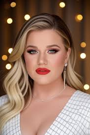 78-year-old lady revealed her daily makeup routine and the result is  stunning