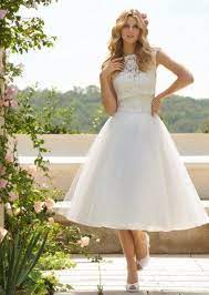 Ein brautkleid online zu kaufen ist heutzutage nicht mehr ungewöhnlich, aber dennoch natürlich ein unterschied zum alltäglichen onlineshopping, schließlich geht es um deinen großen tag. Brautboutique Neumunster Kurze Brautkleider Brautkleid Spitze Brautkleid Brautkleid Kurz
