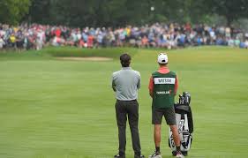 His caddie, ted scott, is digging in the hosel to get something out. Dvoo1xbzqlnbbm