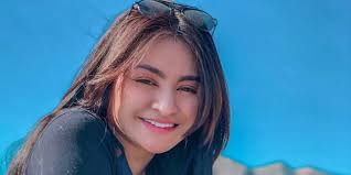 Nathalie holscher pernah berprofesi sebagaii dj, penyanyi hingga model. 8 Fakta Menarik Nathalie Holscher Yang Jadi Mualaf Dream Co Id
