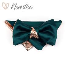 4.5 out of 5 stars. Kelly Hunters Green Satin And Rose Gold Bow Tie Mens Set