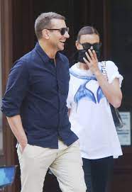He has been nominated for various awards, including eight academy awards and a tony award. Nach Kanye Flirt Irina Shayk Mit Bradley Cooper Unterwegs Promiflash De