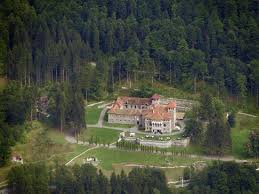 Castelul cantacuzino este amplasat în bușteni, cartierul zamora, pe locul unei vechi case de vânătoare, ce dăinuia încă din sec. The Cantacuzino Castel Bild Von Busteni Prahova County Tripadvisor