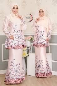 Khusus buat cik puan yang mahu mendapatkan baju kurung pahang motif batik yang eksklusif, terkini & berkualiti * nilai tambah koleksi ini motif batik dalam rona pastel yang begitu eksklusif dan elegan. Gaya Terbaru 15 Fesyen Baju Kurung Peplum Terkini