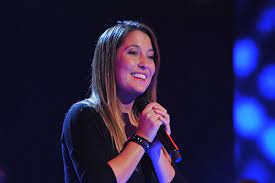 Constanza bernardita penna brüggemann (santiago, 26 de febrero de 1960), más conocida como tati penna, es una cantante, periodista, locutora radial y presentadora de televisión chilena. Hija De Jaime De Aguirre Y Tati Penna Defiende Su Derecho A Estar En The Voice Chile Emol Com