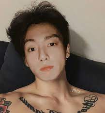 27 09 2017 Tongue Cheek And Ran In My Eyes All The Glamor Paranormal Amreading Jungkook Abs Foto Jungkook Jungkook Fanart