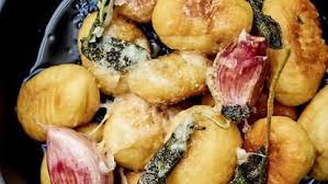 La Recette Des Gnocchi Au Beurre Et A La Sauge De Simone Zanoni Recette Gnocchi Gnocchi Alimentation