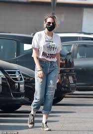 He attended the university of illinois before turning professional in 2018. Kristen Stewart Wears A Midriff Baring Tee As She Goes Grocery Shopping With Girlfriend Dylan Meyer Culture Readsector