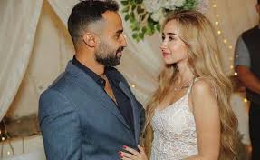 ياسر عرفات سلمني جواز سفر ووفر لي حماية. Ø¨Ø¹Ø¯ Ø®Ø·ÙˆØ¨ØªÙ‡ Ø¹Ù„Ù‰ Ù‡Ù†Ø§ Ø§Ù„Ø²Ø§Ù‡Ø¯ Ù†Ø´Ø·Ø§Ø¡ ØªÙˆÙŠØªØ± Ø§Ù„Ø§Ø³Ù… Ø£Ø­Ù…Ø¯ ÙÙ‡Ù…ÙŠ ÙˆØ§Ù„ÙˆØ¸ÙŠÙØ© Ù…Ø¹Ø² Ù…Ø³Ø¹ÙˆØ¯ Ù…ØµØ± Ø§Ù„Ø¹Ø±Ø¨ÙŠØ©