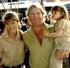 A teenage steve irwin in a picture from a book by by irwin's best man and mate, tony frisby. Krokodiljager Steve Irwin Sei Eins Mit Der Schlange Fuhle Und Verstehe Sie Welt