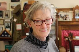 Journalist Diana Nelson Jones gives presentation