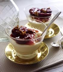 Mandel Panna Cotta Mit Zimtpflaumen Rezept Lecker Nachtisch Rezepte Einfacher Nachtisch Weihnachtsdessert Rezepte