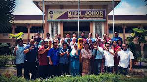 Syukur, alhamdulillah kerana dengan limpah dan kurnianya, maka dapatlah sesungguhnya, sebagai pengerusi persatuan ini saya juga mengambil kesempatan mengucapkan tahniah sekali lagi kerana dengan adanya laman. Kursus Guru Data Baharu Negeri Johor 2018