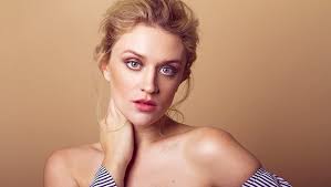 Laura Corry (@lcorry)