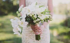 Fate il busto con cuciture laterali anteriori e realizzate delle freccette sulla linea immaginaria del seno. Fiori Matrimonio Ad Ogni Sposa Il Suo Bouquet Idee Speciali