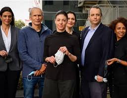 אפרת רייטן נולדה וגדלה ברמת השרון, בתם של מירי, מזכירה רפואית, ואבי, מומחה לביטוח ואלם בחיל הים.אחות אמצעית לשני אחים. 103fm ××¤×¨×ª ×¨×™×™×˜×Ÿ