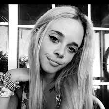 Maria Badillo Delgado (@breaksilence_) • Threads, Say more