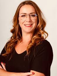 Esther Maes's Instagram, Twitter & Facebook