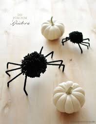Diy Araignees Toutes Douces Pour Halloween Decoration Halloween Halloween Deco Halloween