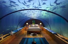Chambre Avec Aquarium Geant Underwater Bedroom Underwater Hotel Room Hotels Room