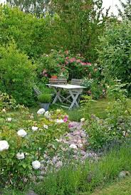 Let S Go Get Lost In The Garden Desire Seduction Romance Cottagegardens Avec Images Jardins Champetres Jardin Anglais
