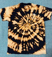 I twisted four different parts of the design and wrapped rubber bands around each. T Shirt En Eau De Javel En Spirale Colorant Inverse T Shirt Etsy