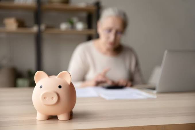 Calcula tu pensión: ¿cuánto puedo obtener si aportó 1.500 pesos a mi Afore  desde los 30 años?