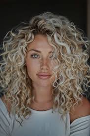 Jennifer Menge's Instagram, Twitter & Facebook