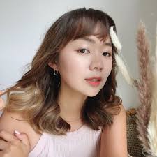 法國職場上次女同事們聚在一起聊天聊天的主題是「妳們都多久刮一次鬍子？」 我：刮鬍子？我沒刮過同事：什麼？！妳竟然沒鬍子！ 除了刮鬍子