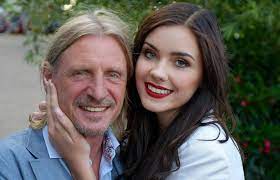 Frank otto dementiert hochzeit mit nathalie volk. Nathalie Volk Frank Otto Neues Foto Heizt Hochzeits Geruchte An Mopo De