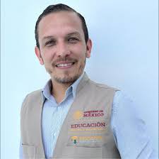 Este reconocimiento en mi tierra, Armería, Colima, tiene un significado muy  especial para mí. Agradezco al Ayuntamiento y al presidente municipal J.  Cruz Méndez González, así como a Juan Pablo Velazco, coordinador