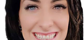 Tóraíocht i dToronto: Nollaig gafa in aerfort gan bhagáiste' le Sorcha Ní  Dhubháin