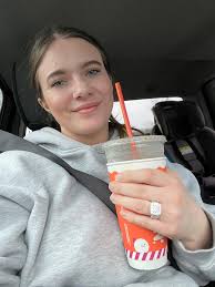 Should married men wear a uniform to show their status?