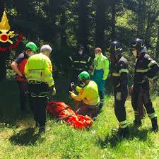 Meno gravi, invece, gli altri due ragazzi coinvolti nell'incidente. Domenica Di Sangue Tre Incidenti Stamani Un Morto Sulla Perugia Bettolle Grave La Donna Con Lui Ciclista Soccorso In Pratomagno Sr 71